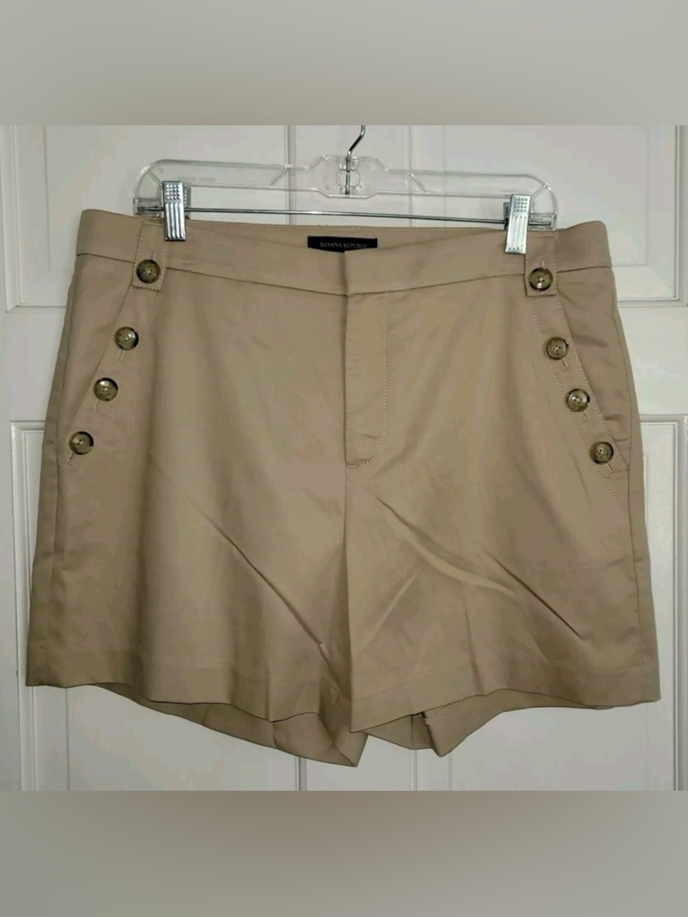 Banana Republic Tan Tailored Shorts Button Detail High Rise 5” Size 12 NWOT
